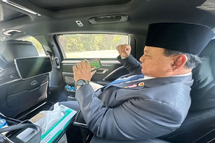 Momen Unik! Prabowo Kedapatan Lagi Menonton Timnas Indonesia vs Arab Saudi di Kualifikasi Piala Dunia 2026