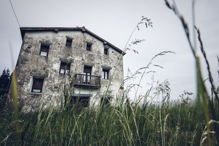 Ironis! Proyek Sekolah di Maluku Senilai Rp7,9 Miliar Kini Terbengkalai, Hasilnya Jauh dari Kata Layak