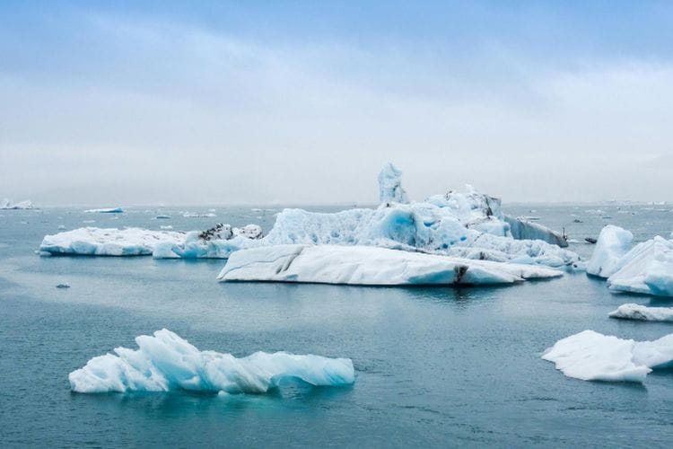 Uni Emirat Arab Luncurkan Proyek Ambisius Menarik Gunung Es dari Antartika untuk Atasi Krisis Air