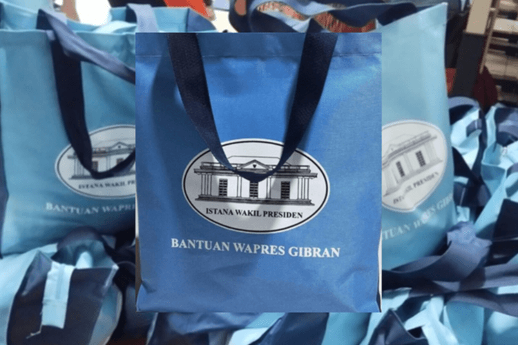 Gibran Bagi-Bagi Bansos Pakai Goodie Bag ‘Istana Wakil Presiden’ Netizen: Pakai Uang Pribadi atau Uang Rakyat?