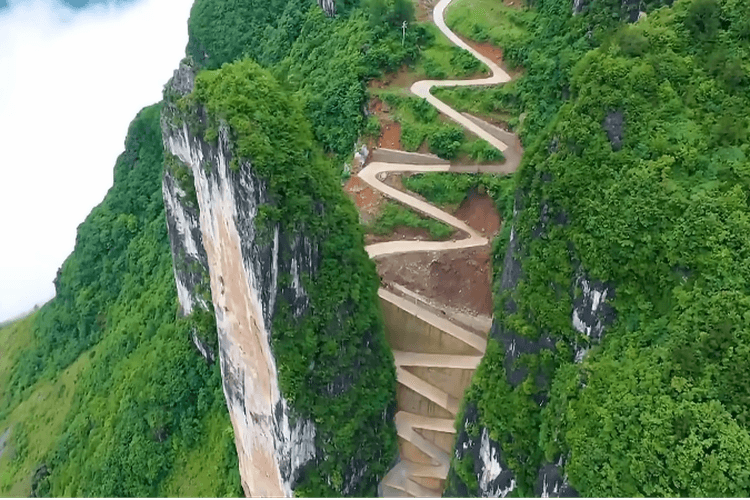 Kemiringannya 40 Persen, China Punya Jalan Paling Ekstrim di Dunia: Babat Bukit Demi Berantas Kemiskinan