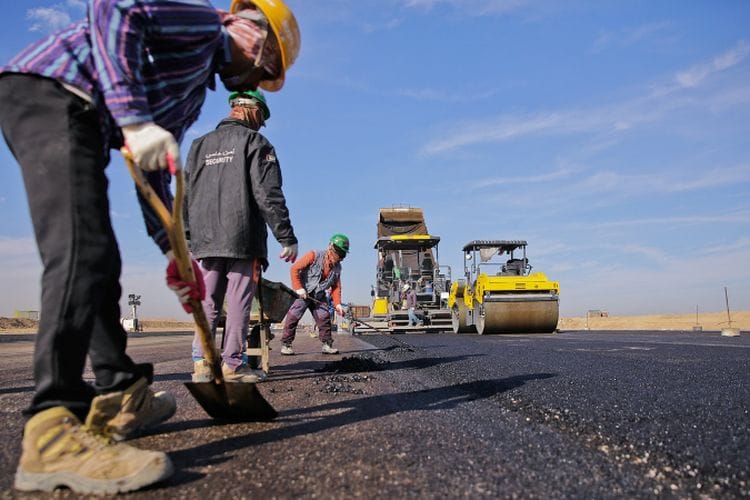 Progres Seret, Proyek Jalan Hotmix Rp7,7 Miliar di Halmahera Selatan Bikin Resah Warga Pulau Makian