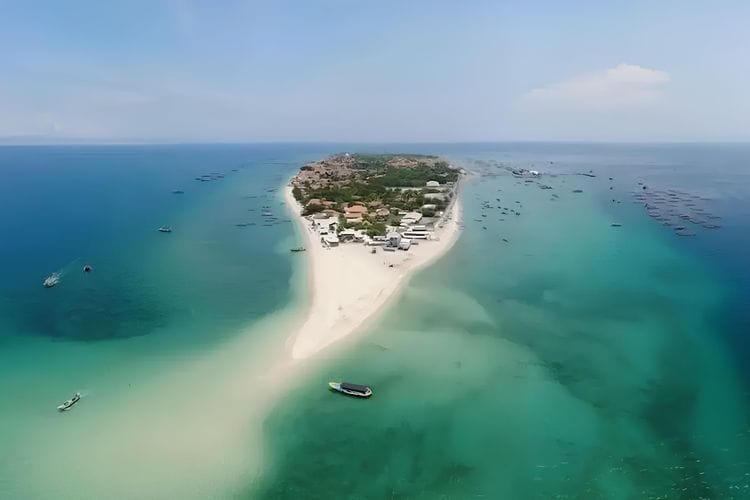 Jawa Timur Punya Kampung Unik yang Terapung di Tengah Laut, Lokasinya 8 Km dari Probolinggo