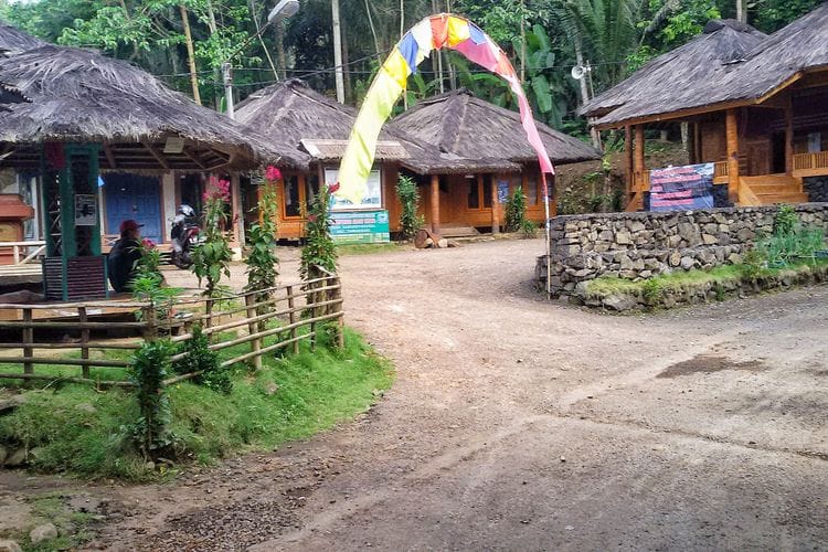 43 KM dari Pusat Ciamis! Kampung Adat Kuta di Jawa Barat Ini Dilarang Bangun Rumah Tembok dan Pakai Emas