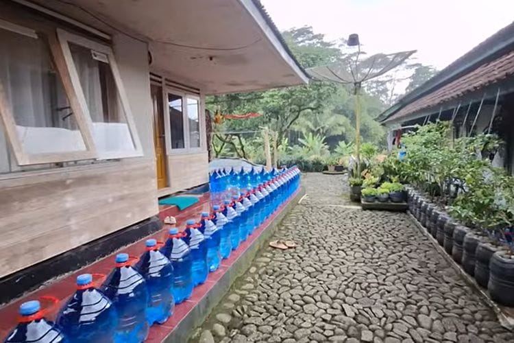 Kampung Galon di Cianjur, Jawa Barat ini Dikelilingi Pelangi! Desa Sejukkan Mata dan Anti Banjir