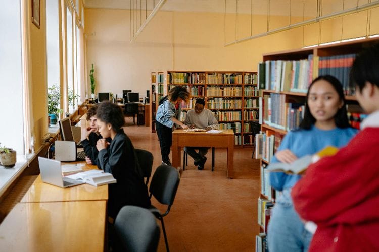 Top 5 Universitas Terbaik di Semarang Versi EduRank, Siswa SMA/SMK Wajib Intip!