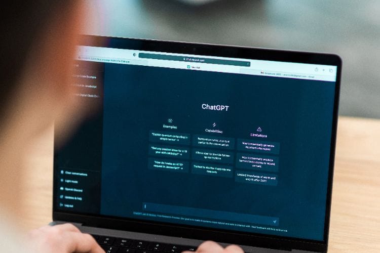 Minta Bantuan ChatGPT Buat Tugas Kuliah, Ini Dia 5 Prompt AI untuk Menyusun Essai, Sat Set Jadi!