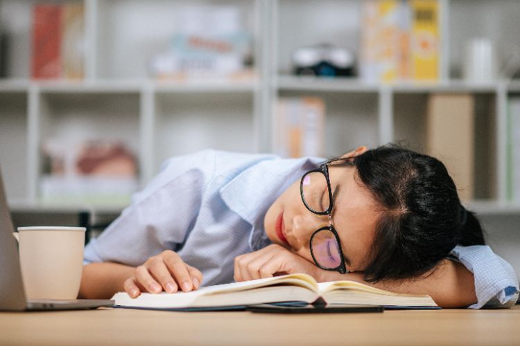 Siswa Punya Kebiasaan Tidur di Kelas Tapi Nilai Sekolah Selalu Bagus, Ternyata Ada Penelitiannya