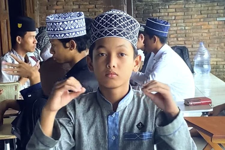 Mengenal Darul Ashom, Pondok Pesantren Tunarungu Pertama di Indonesia yang Telah Sukses Cetak Santri Penghafal Al-Qur’an