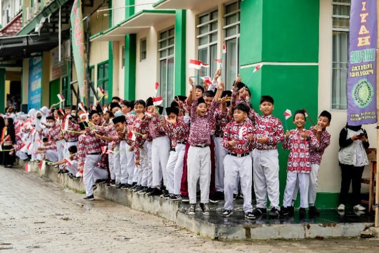 Program Sekolah Rakyat Gratis Prabowo Tuai Kontroversi, Begini Tanggapan Para Pakar Pendidikan
