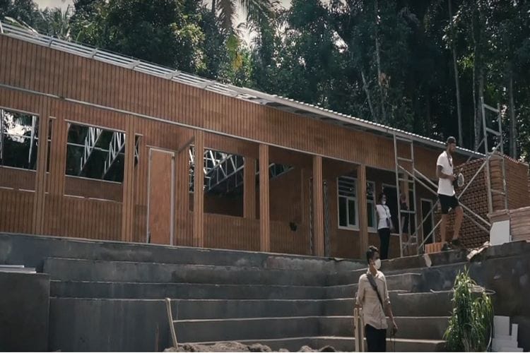 Dijuluki Sekolah Lego, Sekolahan di Lombok Barat Dibangun Menggunakan Daur Ulang Sampah Plastik