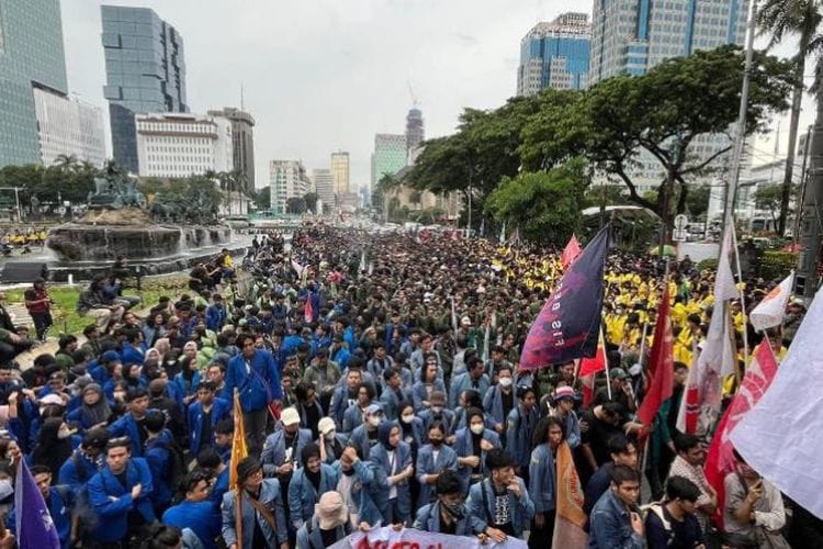 Mahasiswa Demo Geruduk Istana, Mensesneg Prasetyo Hadi Tantang Dialog Terbuka Soal Indonesia Gelap