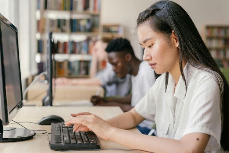 Awas! Ketahuan Menyontek di Kampus Swasta Ternama Jakarta Barat Ini Bisa Langsung Drop Out Loh