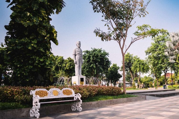 Bingung Cari Tempat Ngabuburit di Surabaya? Ini 10 Lokasi Paling Hits: Ke-5 Paling Syahdu, No. 8 Kesukaan Anak-anak!