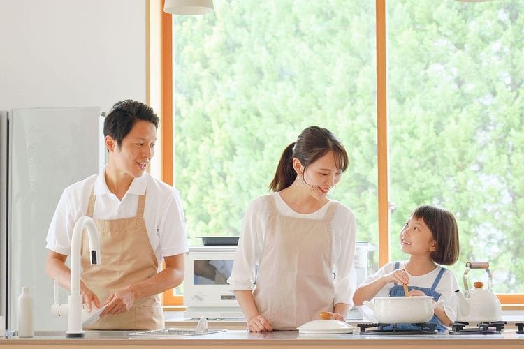 Strict Parents: Didikan atau Penjara? Ternyata Begini Dampaknya bagi Anak