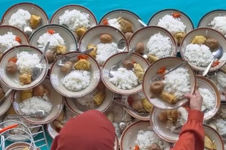 Masjid Terpopuler di Jogja Ini Berbagi Takjil Gratis 4.000 Porsi saat Ramadhan, Anggaran Hariannya Fantastis!