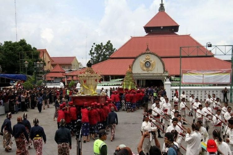 Bikin Merinding! Ritual Sakral Grebeg Syawal di Keraton Yogyakarta Jadi Ajang Rebutan Gunungan