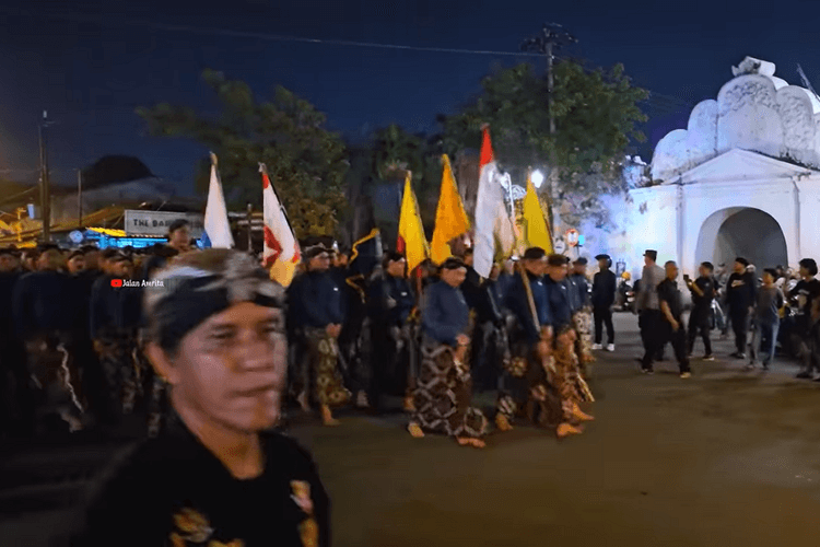 WASPADA! Pemilik Weton dengan Ciri-Ciri Ini Jangan Keluar di Malam 1 Suro Agar Tidak Celaka