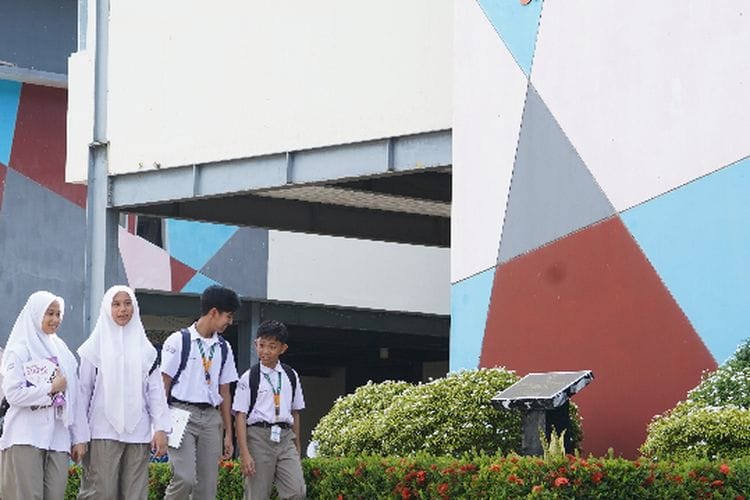 Pengamat UGM: Jam Masuk Sekolah Terlalu Pagi Rentan Bangkitkan Emosi Negatif Siswa, Kebijakan Gubernur Jabar Bijaksana?