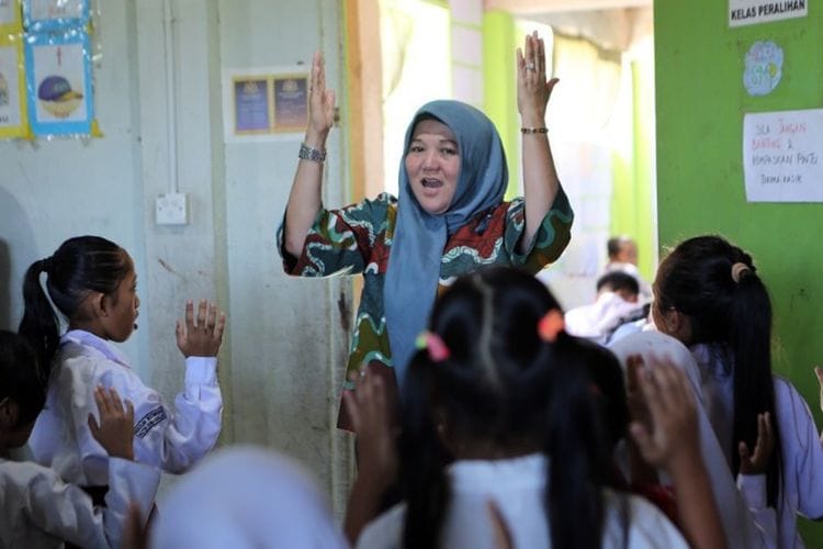 Resmi Disahkan! Guru Honorer Sebentar Lagi Diangkat Jadi PPPK Penuh Waktu, Segini Gajinya Nanti