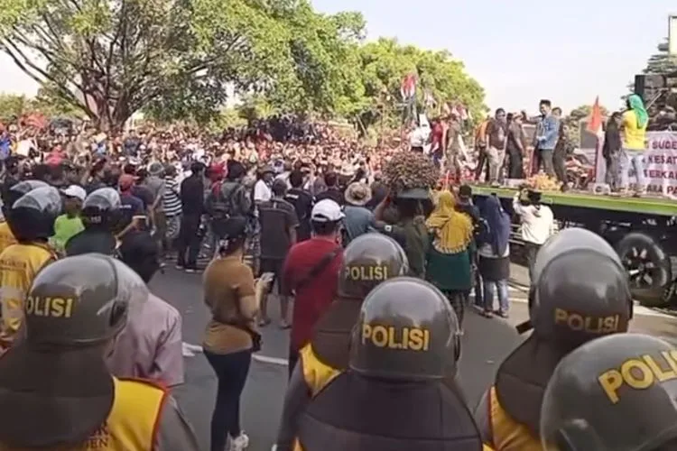 Bupati Sudewo Didesak Lengser, Demo Pati 13 Agustus 2025 Tetap Jalan Meski Kebijakan PBBP2 Batal