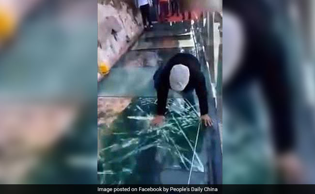 Glass Crack Effect Bridge, China